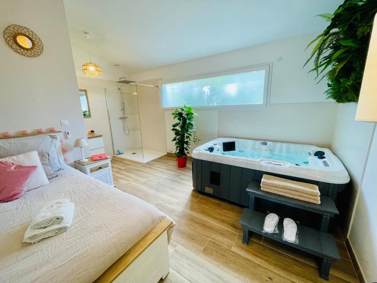 Les Jardins Du Castelas - Piscines, Jardins Et Spas Privatifs Uchaux Ngoại thất bức ảnh