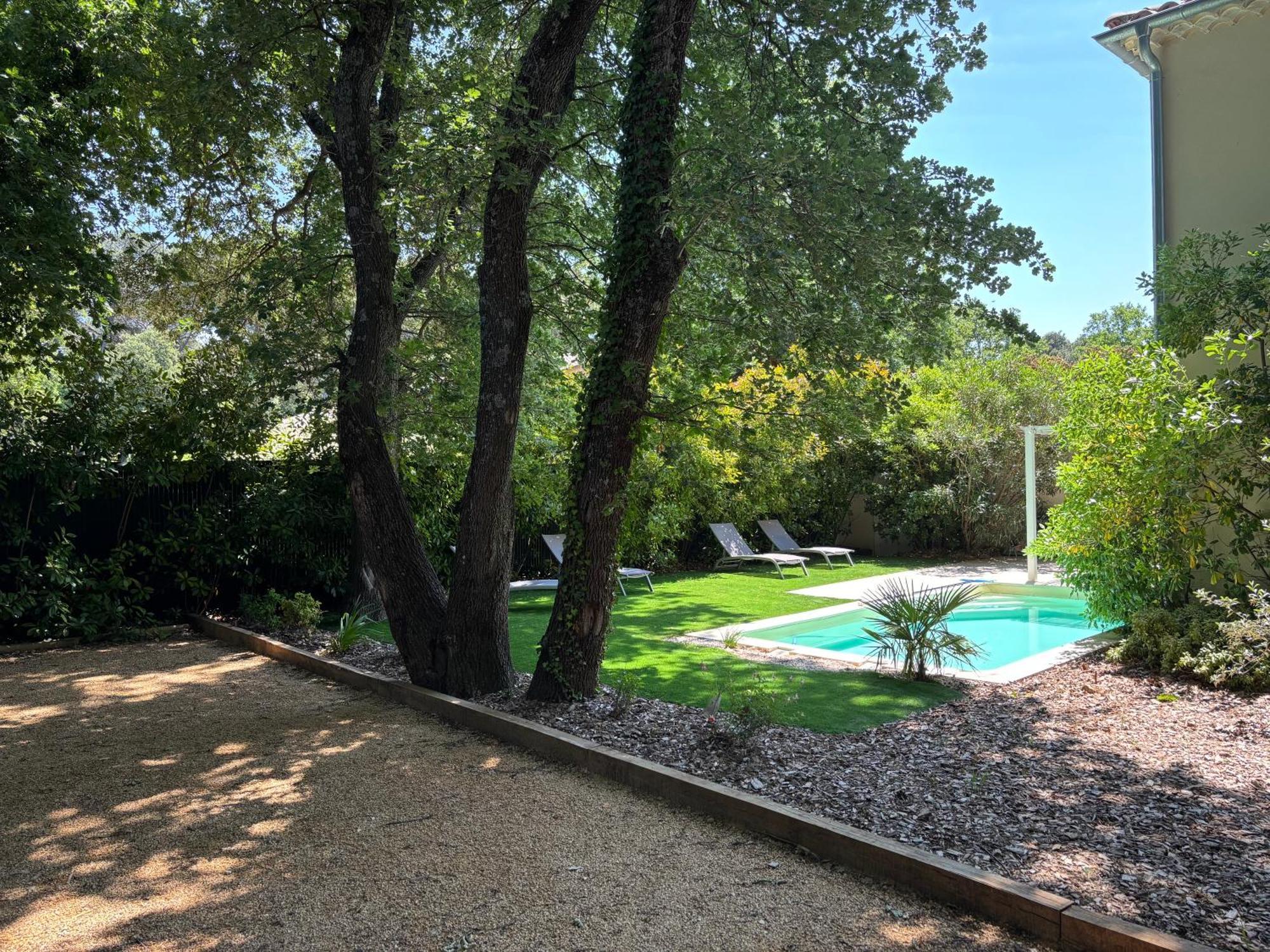 Les Jardins Du Castelas - Piscines, Jardins Et Spas Privatifs Uchaux Ngoại thất bức ảnh